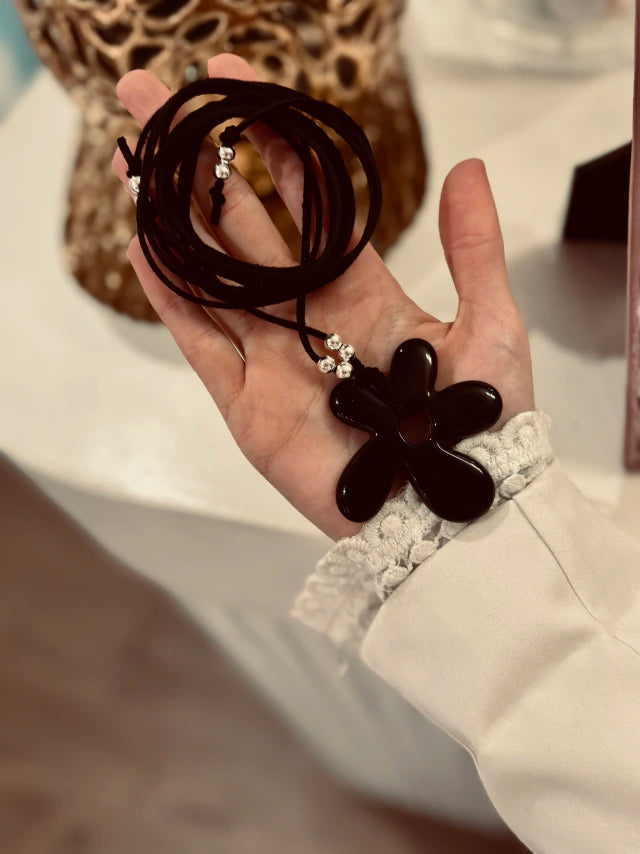 Chocker Flora