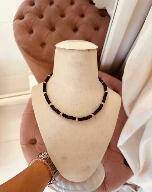Collar.